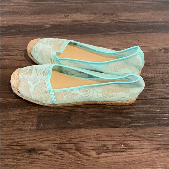 Too small - Picture 2 of 4